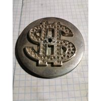 ШИЛЬДА В ВИДЕ ЗНАЧКА