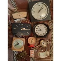 СЕМЬ настольных часов. Сделано в СССР. С 1 рубля на Вашу цену.