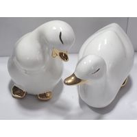 Фарфоровые статуэтки "Утки". Пара- 2 штуки.  80-е годы,  Европа. Размер 10.5 см на 10.3 см  и  9.3 см на 10.3 см