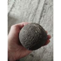 Интересный круглый камень,(ядро)?с рубля