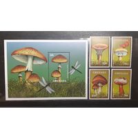 Гренада. Флора. Грибы. Блок и 4 марки (1003)