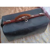Старинный дорожный саквояж (фельдшерская сумка) 50-е годы СССР.
