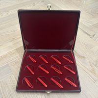 Футляр НБ РБ для монет на 12 ячеек диаметром 45 мм. (размер 26/20 см)