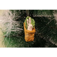 Ёлочная игрушка папье-маше, "Зайчик в конверте".