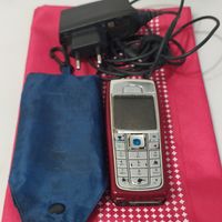 Мобильный телефон Nokia 6230i в красном корпусе, 2005г/выпуска, б/у, оригинал, батарея разряжена,  чехол, подзарядное,  распродажа!.