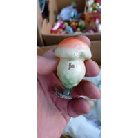 РЕДКАЯ ЁЛОЧНАЯ ИГРУШКА СССР ГРИБОК ПРИЩЕПКА КАТАЛОГ СОСТОЯНИЕ ! НА  ФОТО . ОРИГИНАЛ  .  Распродажа Коллекции !!! . Экспресс  Аукцион  не с рубля без МПЦ и прочего 3 ДНЯ  .Много лотов в продаже .