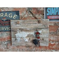 Ключница из амбарной доски.