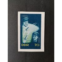 ГДР 1962 Марка из блока Mi.17 "Первый групповой полет космических кораблей "Восток-3" и "Восток-4"" (чистая**) Mi.917 каталог 2.50 евро