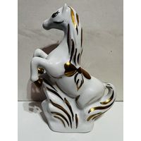 Фарфор. Статуэтка  "Лошадь" (Лошадка, конь на дыбах) живописная работа золотом.  Добруш. АУКЦИОН не с рубля без МПЦ.