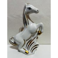 Фарфор. Статуэтка  "Лошадь" (Лошадка, конь на дыбах) живописная работа золотом.  Добруш. АУКЦИОН не с рубля без МПЦ.