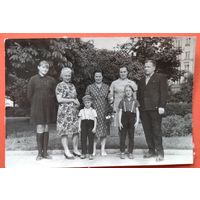 Фото. Минск. В сквере возле Оперного театра. 1970-е. 6.5х9.5 см.