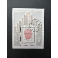Польша 1979 Блок Mi.75 (gold) с маркой "Визит Папы римского Павла Иоанна II в Польшу" (гашение без клея) марка Mi.2631 каталог 7.50 евро