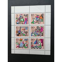 ГДР 1967 Малый лист с серией марок "Сказка: король Дроздобород" (чистый*, но есть прогиб в правом углу листа) Mi.1323-1328 каталог 6.50 евро