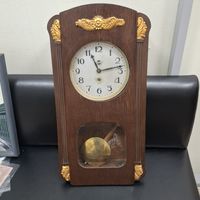 Часы механические, деревянный корпус с красивым оформлением. ОЧЗ 1960 е годы. СССР. На ходу. Ключ в наличии.