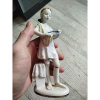 Очень редкая статуэтка,дежурная(помошница)лфз.под ремтаврацию,с рубя