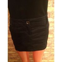 Красивая юбка Манго на 42-44 размер, натуральный хлопок, отлично смотрится на фигурке. ПОталии 38 см, длина 32 см. Цвет черный.