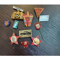 Винтажная коллекция значков СССР 11 штук , красивые необычные значки некоторые весят чуть больше обычных