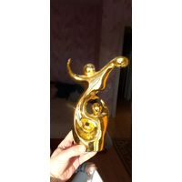 Статуэтка фарфоровая