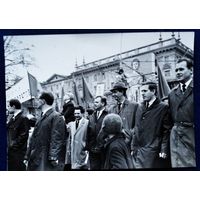 Фото на демонстрации. Минск. Центральная площадь. 1970-е. 12.5х17.5 см.