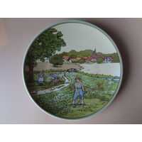 Тарелка настенная Фермер летом.