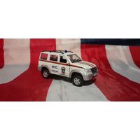 Машинка (модель) 1:43 УАЗ Патриот в раскраске МЧС России