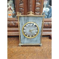 Часы молния в камне настольные