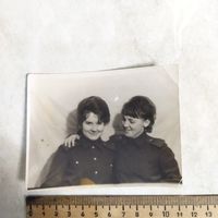 Фотография. История СССР в лицах. Девушки в форменном платье. Армия. 1965 год.