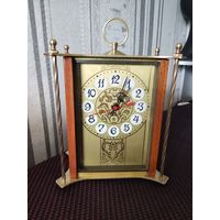 Часы настольные (каминные) кварцевые Янтарь. 80-е г. Отличное состояние.