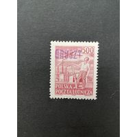 Польша 1950 Марка с надпечаткой "GROSZY" на марке 1950 года Mi.545 "Авиапочта" (чистая с клеем след наклейки) Mi.648 каталог 7.50 евро