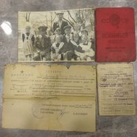Военный билет участника ВОВ с 22 июня 1941 года. Курсант, пилот скоростного бомбардировщика, десантник, связист, старшина. Три ранения.