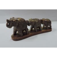 Статуэтка из камня "Слоны" 70-е годы Европа. Высота 4.8 см. Длина 11 см.