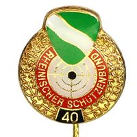 Значок Rheinischer Schutzenbund, Рейнского стрелкового союза земли Вюртемберг. Число "40" в нижней части, вероятно, указывает на годовщину, членство или спортивное достижение.