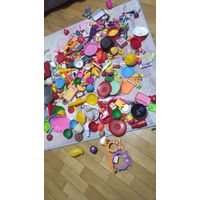 Большой лот детской посуды, приборов и мелочевки. Много разных наборов, продаю только лотом.