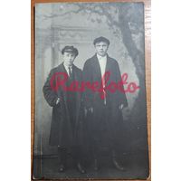 1926 Открыточный формат два товарища типажи ретро студийное фото