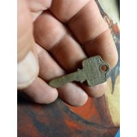 Старый ключ от автомобиля?