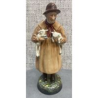 Фарфоровая статуэтка Время ягнения Royal Doulton. Англия. Высота 23.5 см 1951 год