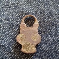 Замок старый винтажный маленький