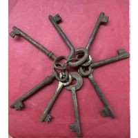 Ключи старинные.цена за все.