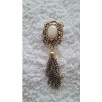 Винтажная брошь (накладка на пуговицу) в стиле викторианского возрождения (Victorian Revival)