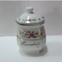 Сахарница фарфоровая 70-е годы Европа. Высота 13 см.