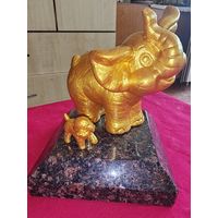 Статуэтка по басни Крылова,,Слон и Моська,,.