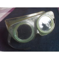 Очки защитные.