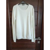 Светлый джемпер Xint на 48-50 размер (M, но большемерит). Очень приятный на ощупь, 50% хлопка, 50% акрила. Длина рукава 70 см, ПОгруди 53 см, длина 71 см, хорошее состояние, цвет молочный. Стоил намно