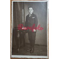 1930-е Открыточный формат первая комуния мальчик типажи ретро студийное фото