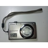 Nikon coolpix s3000 .