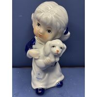 Статуэтка фарфор девочка с собачкой