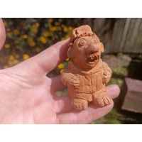 Старая скульптура из глины.