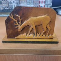 Барельеф  "Пасущийся олень" (дерево)