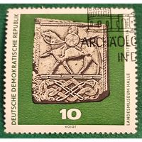 ГДР 1970. Музей предыстория в Галле. Камень всадника из Хорнхаузена