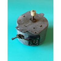 Шаговый двигатель